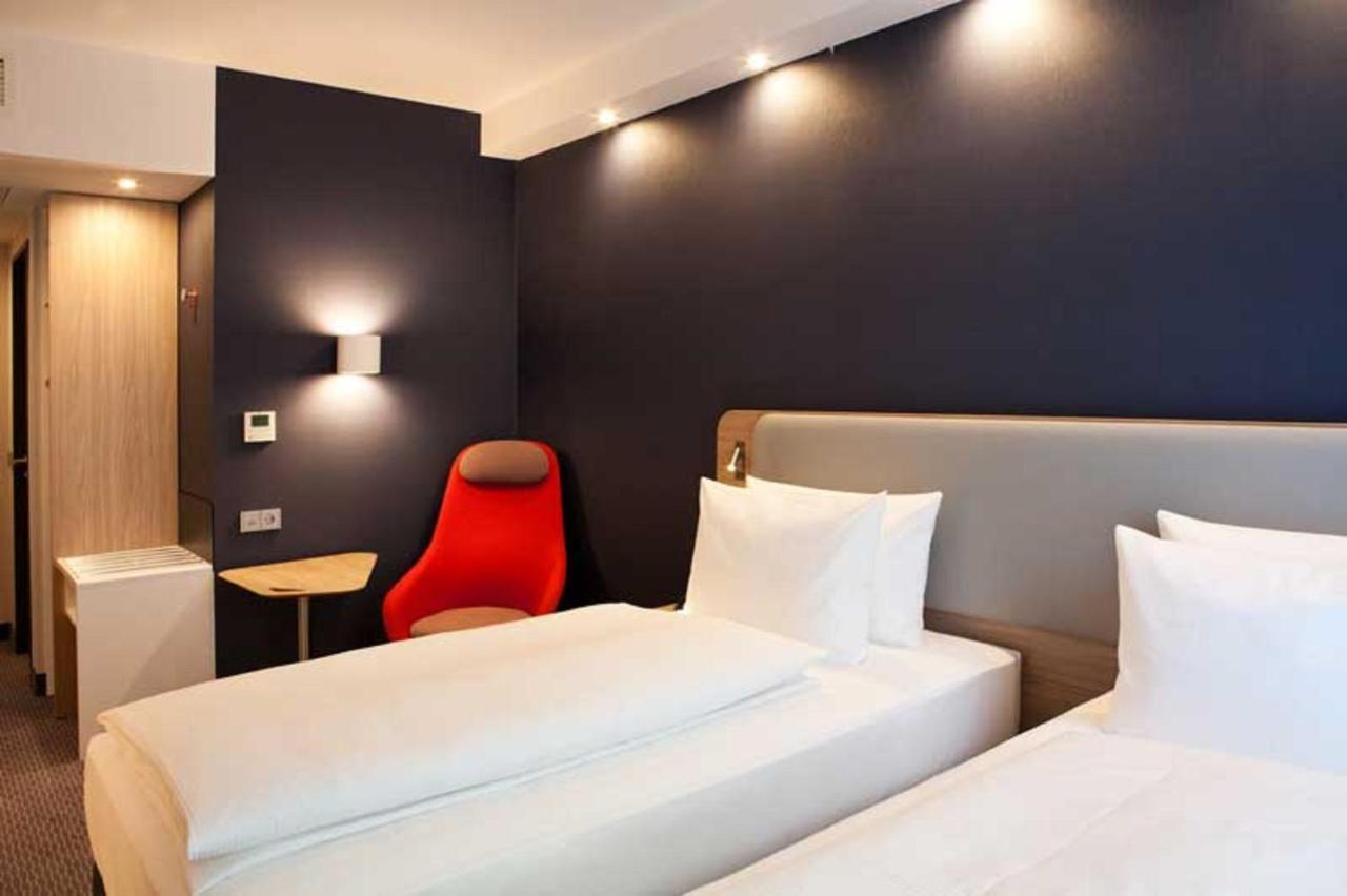 Holiday Inn Express Fuerth By Ihg ภายนอก รูปภาพ