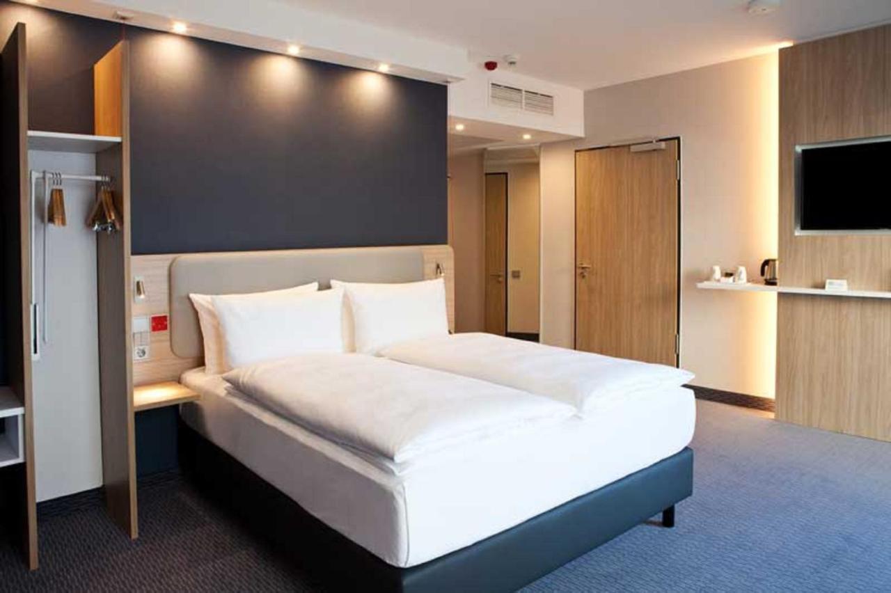 Holiday Inn Express Fuerth By Ihg ภายนอก รูปภาพ
